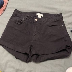 Black stretchy shorts - mid rise